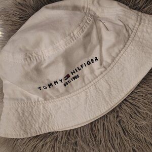 Tommy Hilfiger bucket hat